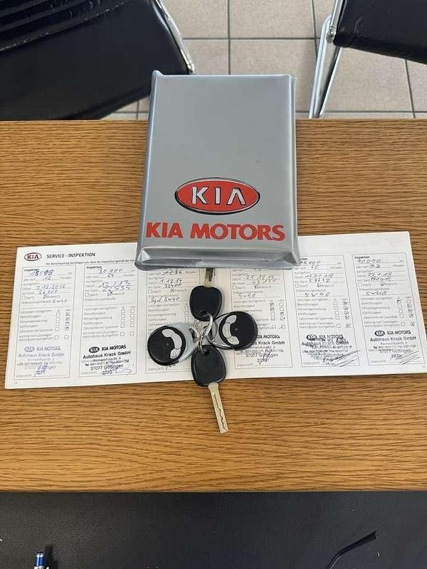 Gebraucht Kia Picanto Edition 7 69 PS (50 kW) 2011 Rot Kleinwagen