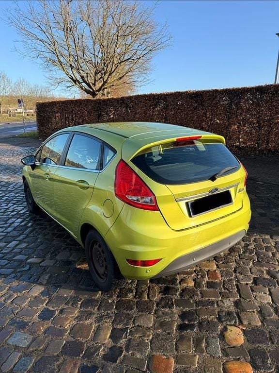 Gebraucht Ford Fiesta Titanium 82 PS (60 kW) 2010 Grün Kleinwagen