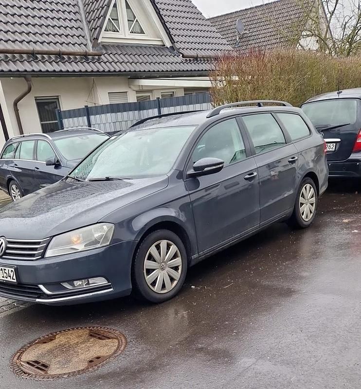 Blau Gebraucht 2014 VW Passat Kombi | 4.950 € (Superpreis) - Bild 1/4