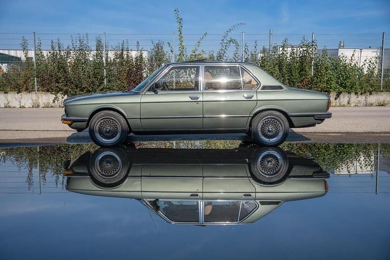 Grün Gebraucht 1980 BMW 518 Limousine | 10.690 € - Bild 1/4