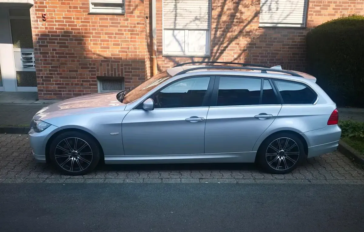 Gebraucht BMW 330 245 PS (180 kW) 2009 Silber Kombi
