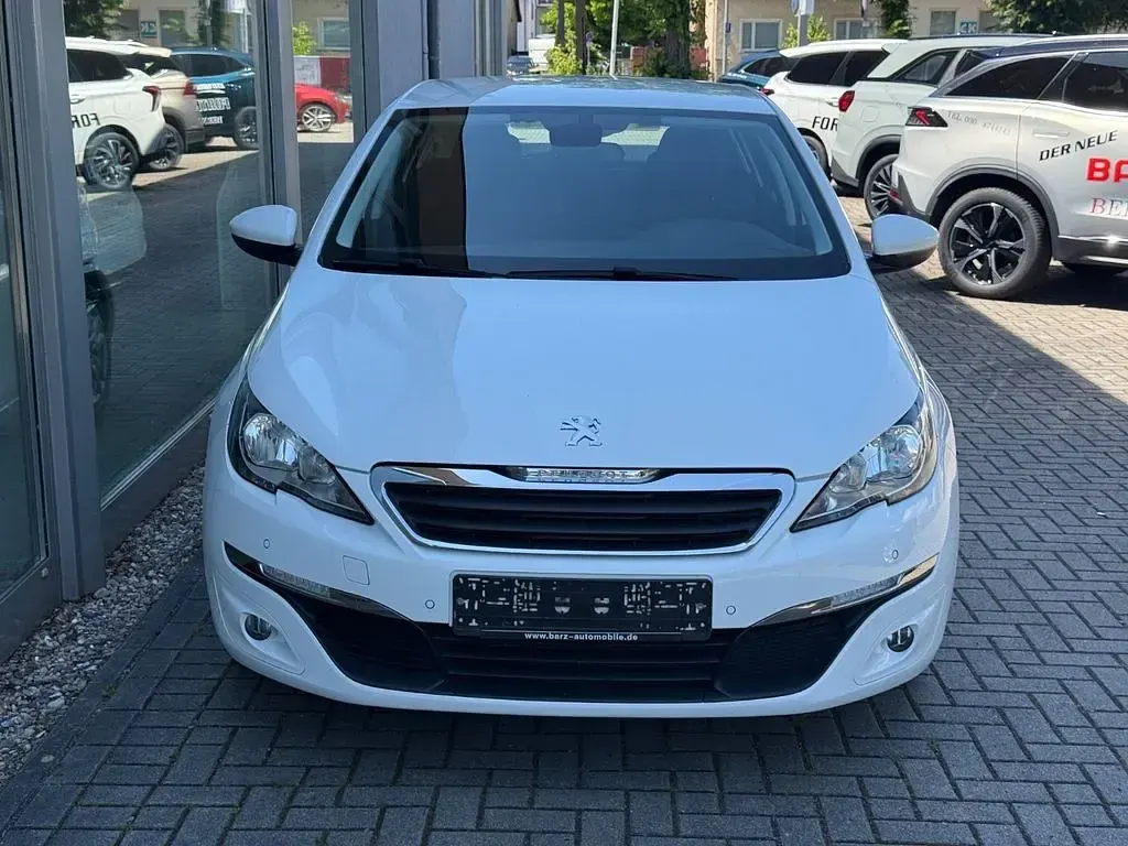 Gebraucht Peugeot 308 Access 125 PS (91 kW) 2014 Weiß Limousine