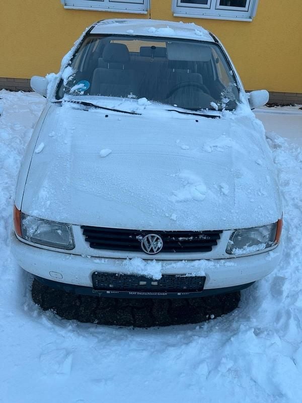 Weiß Gebraucht 1998 VW Polo Kleinwagen | 600 € (Guter Preis) - Bild 1/4