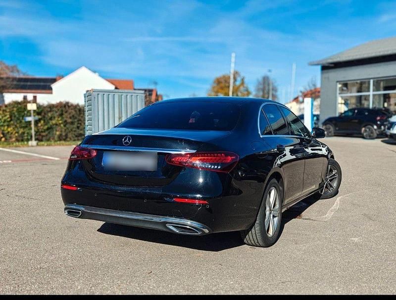 Gebraucht Mercedes E220 194 PS (142 kW) 2021 Schwarz Limousine