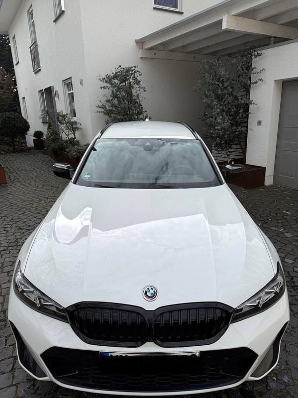 Gebraucht BMW 320e M Sport 204 PS (150 kW) 2023 Weiß Kombi