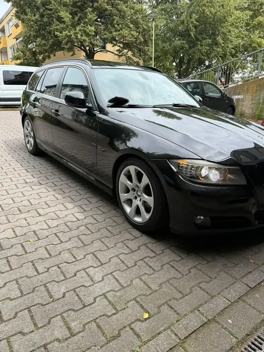 Gebraucht BMW 320 184 PS (135 kW) 2010 Schwarz Kombi