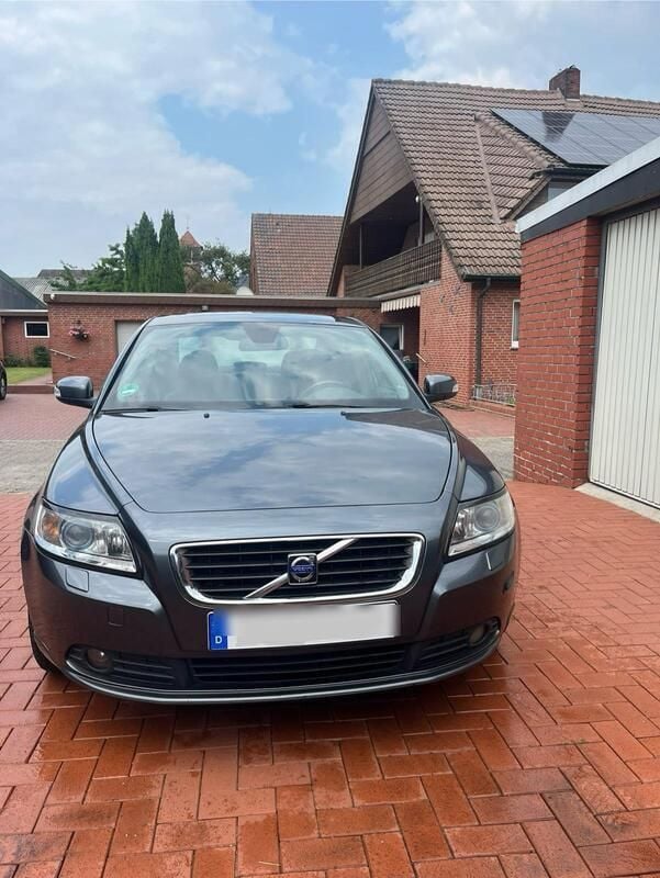 Andere außenfarben Gebraucht 2009 Volvo S40 Limousine | 4.000 € (Fairer Preis) - Bild 1/4