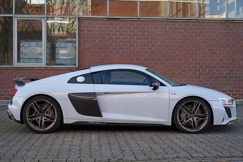 Grau Gebraucht 2019 Audi R8 Coupé Coupé | 151.900 € (Teuer) - Bild 1/4