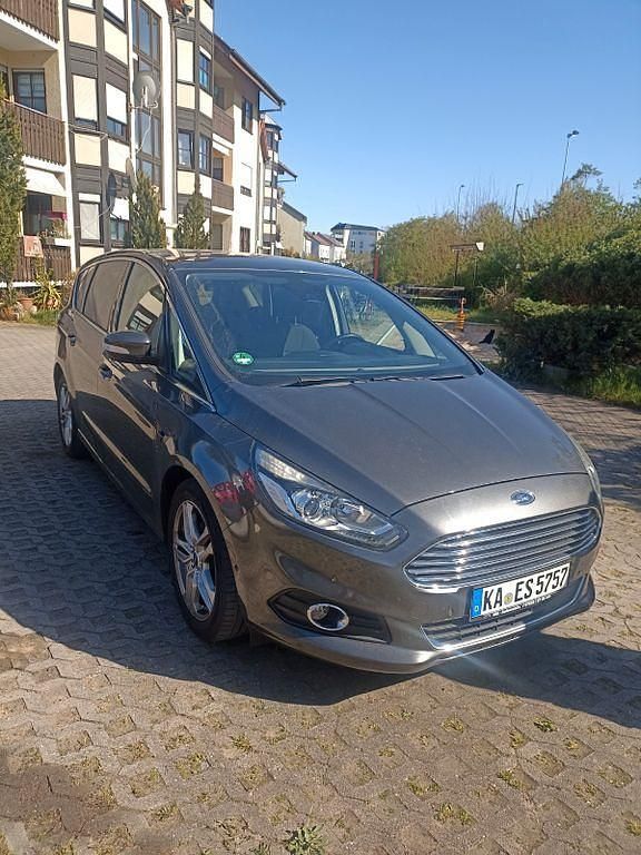 Braun Gebraucht 2015 Ford S-MAX Business Edition Van / Kleinbus | 12.800 € (Fairer Preis) - Bild 1/4
