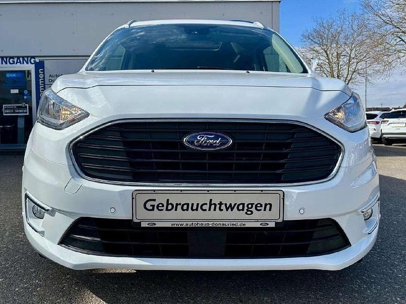 Gebraucht Ford Tourneo Titanium 120 PS (88 kW) 2022 Frostweiß Van / Kleinbus