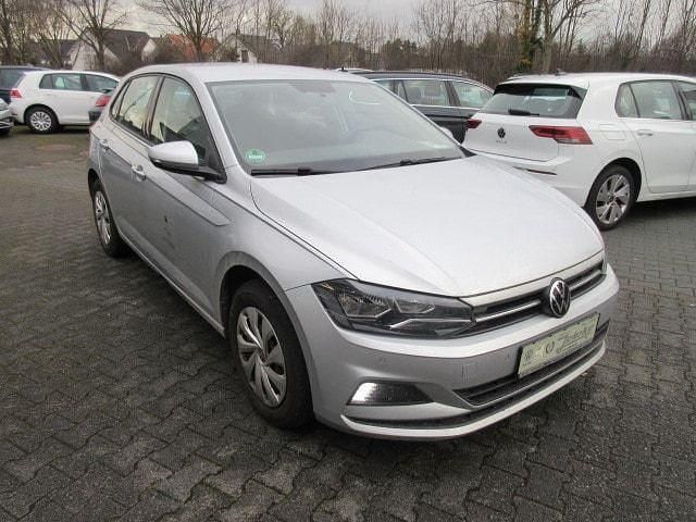 Gebraucht VW Polo Comfortline 95 PS (69 kW) 2021 Reflexsilber (metallic) Limousine