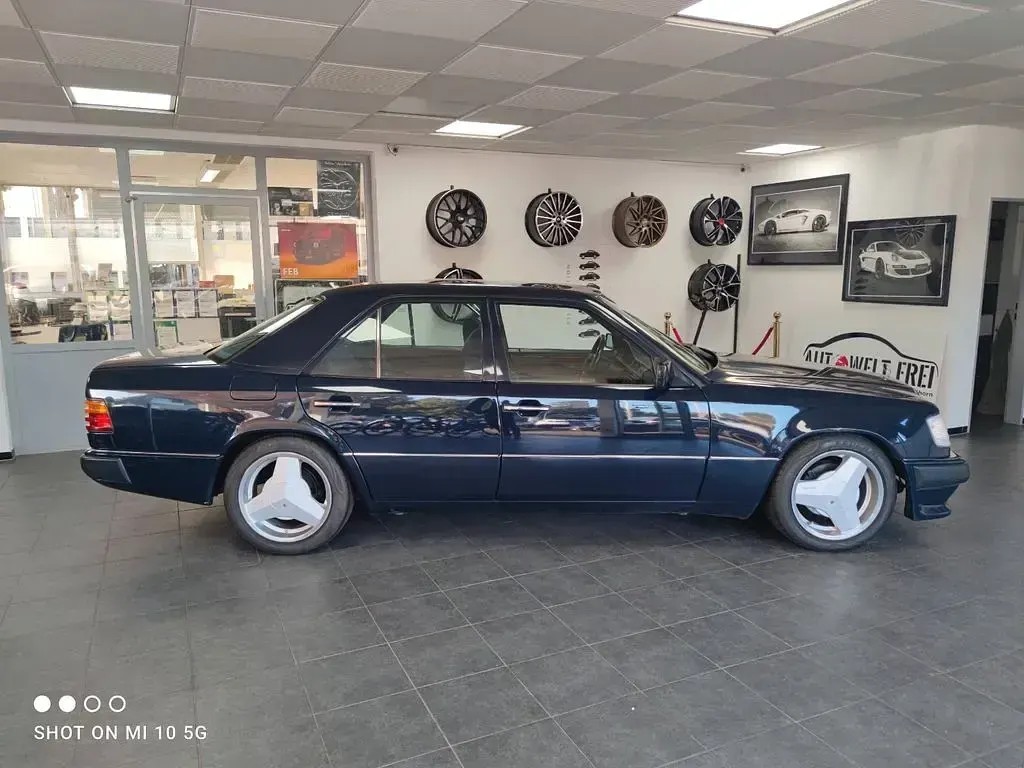 Gebraucht Mercedes 230 132 PS (97 kW) 1991 Blau Limousine