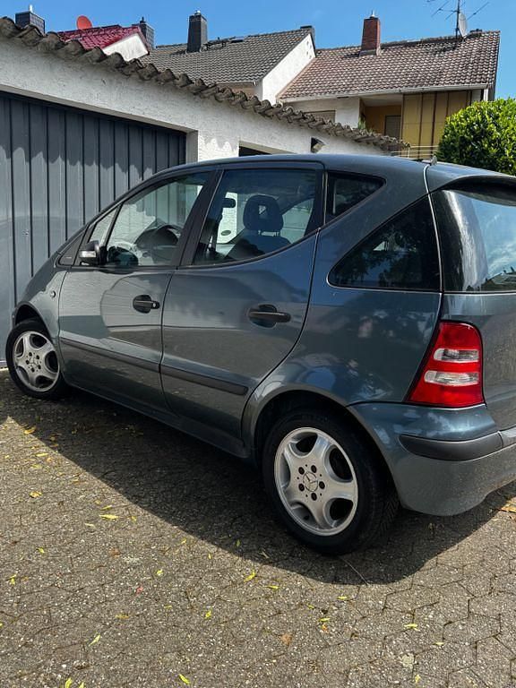 Blau Gebraucht 2004 Mercedes A140 Avantgarde Van / Kleinbus | 1.300 € (Guter Preis) - Bild 1/4
