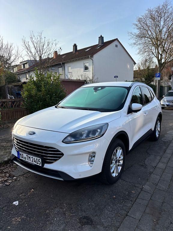 Gebraucht Ford Kuga Titanium 150 PS (110 kW) 2020 Weiß SUV