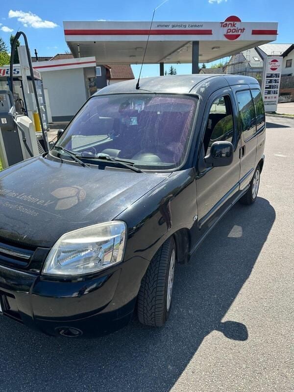 Rot Gebraucht 2007 Citroën Berlingo Van / Kleinbus | 2.590 € (Fairer Preis) - Bild 1/4