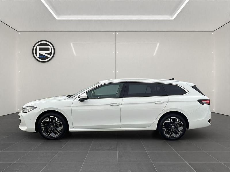 Gebraucht VW Passat Elegance 150 PS (110 kW) 2024 Weiß Kombi