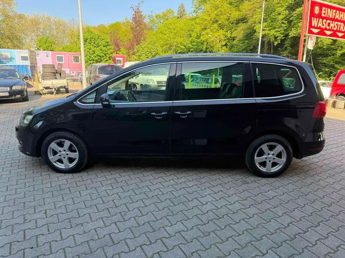 Gebraucht VW Sharan Highline 140 PS (102 kW) 2011 Deep black perleffekt Van / Kleinbus