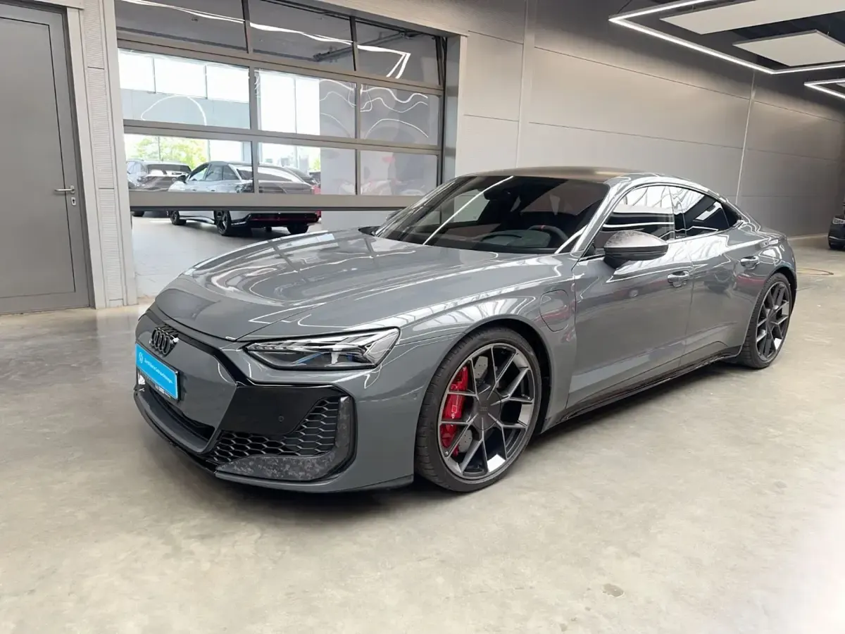 Gebraucht Audi RS e-tron GT Design 620 kW (843 PS) 2024 Nimbusgrau perleffekt Limousine