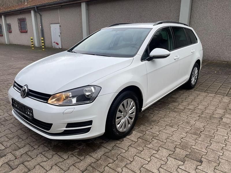 Weiß Gebraucht 2016 VW Golf VII Trendline Kombi | 5.990 € (Superpreis) - Bild 1/4