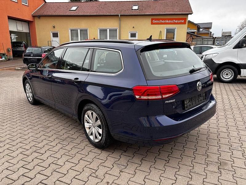 Gebraucht VW Passat Comfortline 150 PS (110 kW) 2019 Blau Kombi