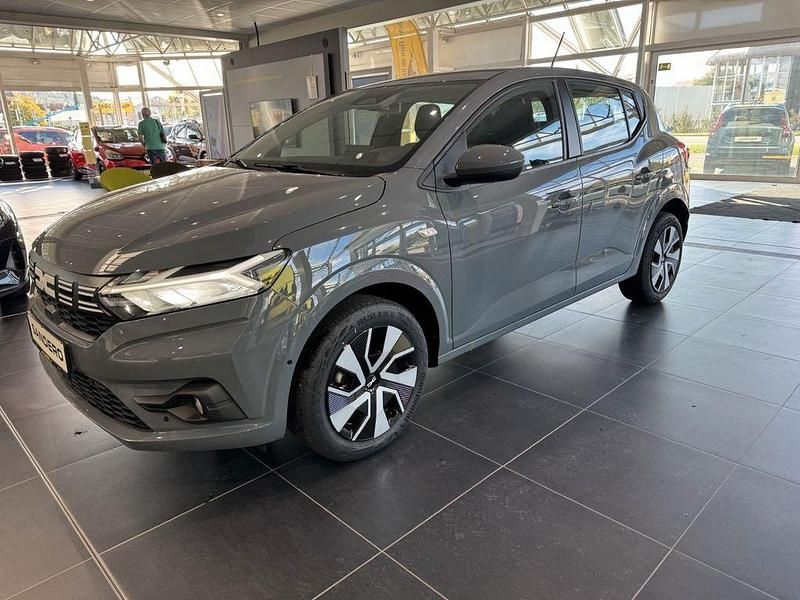 Grau Neu 2025 Dacia Sandero Expression Kleinwagen | 17.450 € (Fairer Preis) - Bild 1/4
