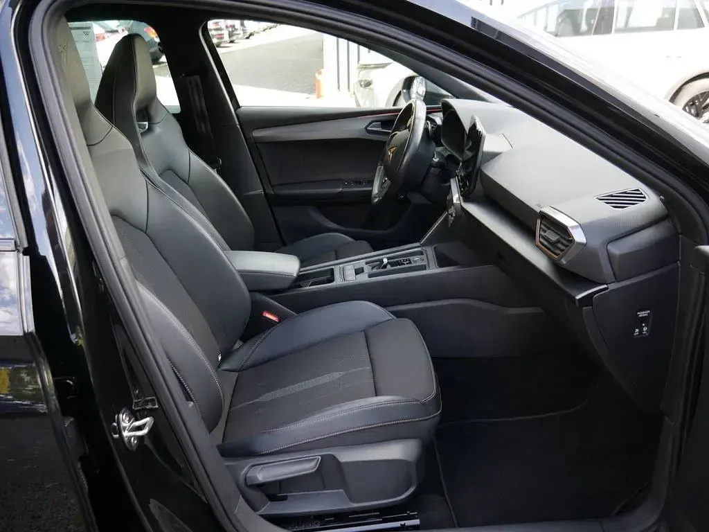 Second-hand Cupra Leon VZ 310 CP (228 kW) 2022 Negru Berlinǎ