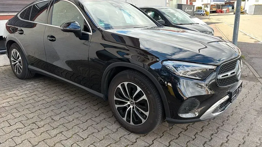 Gebraucht Mercedes GLC220 197 PS (144 kW) 2023 Schwarz SUV