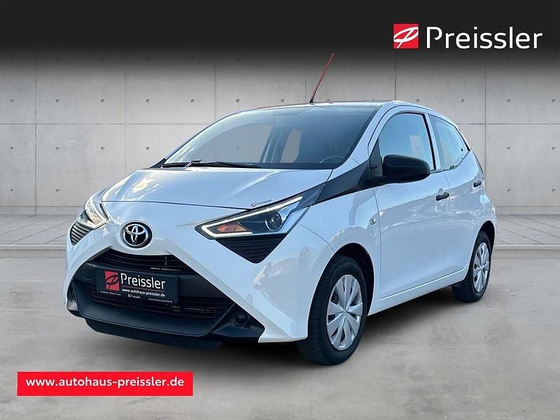 Weiß Gebraucht 2021 Toyota Aygo Business Edition Kleinwagen | 9.374 € (Guter Preis) - Bild 1/4