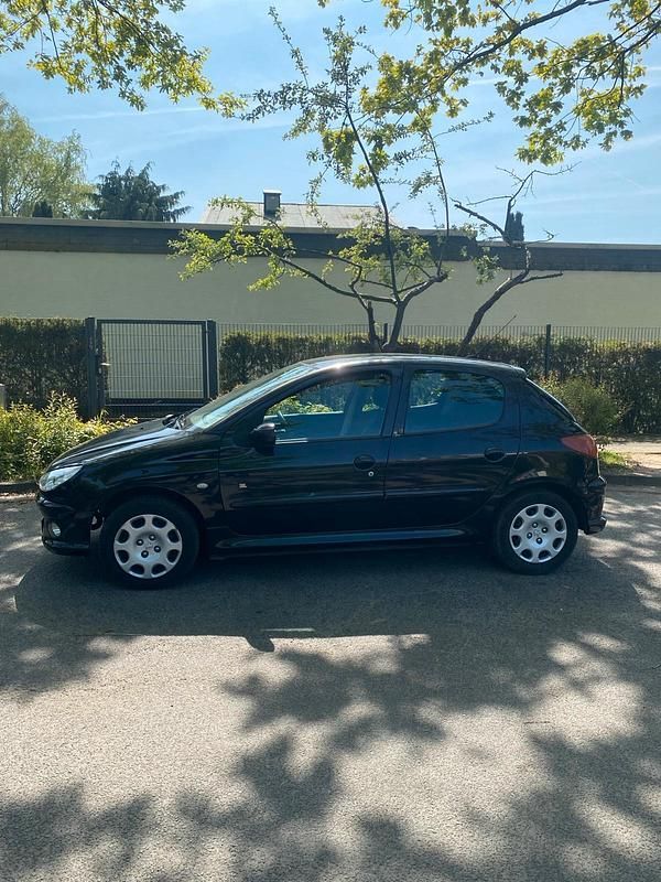 Gebraucht Peugeot 206 75 PS (55 kW) 2007 Schwarz Limousine