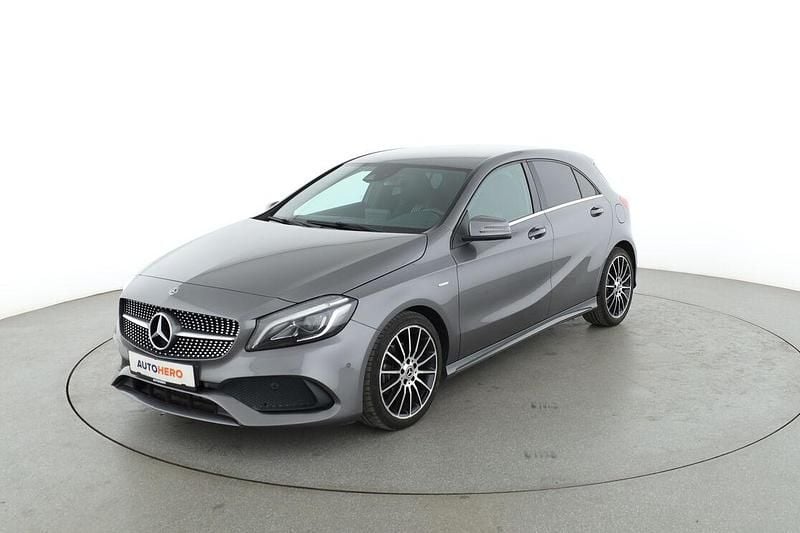 Grau Gebraucht 2018 Mercedes A180 AMG Limousine | 19.780 € (Etwas zu teuer) - Bild 1/3