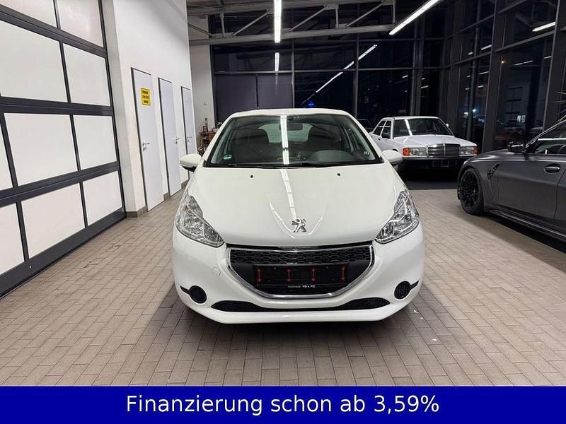 Gebraucht Peugeot 208 Active 82 PS (60 kW) 2015 Weiß Kleinwagen
