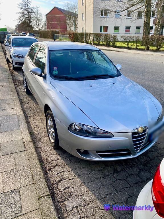 Grau Gebraucht 2007 Alfa Romeo 147 Distinctive Kleinwagen | 1.999 € (Fairer Preis) - Bild 1/4
