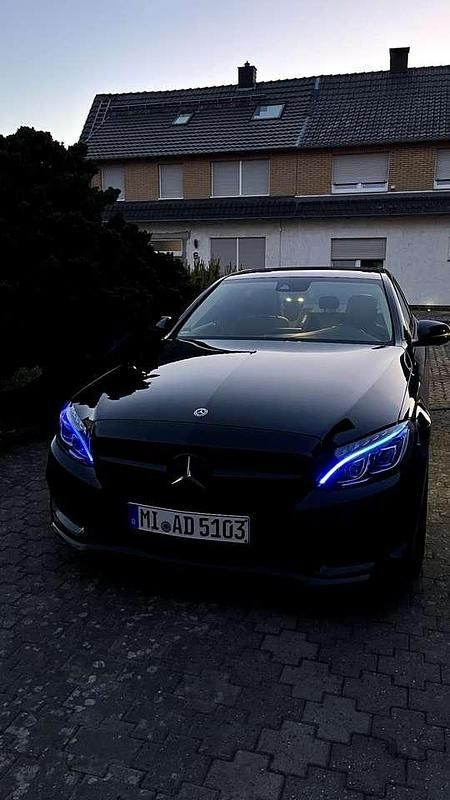 Schwarz Gebraucht 2017 Mercedes C200 AMG line Limousine | 19.190 € (Teuer) - Bild 1/4
