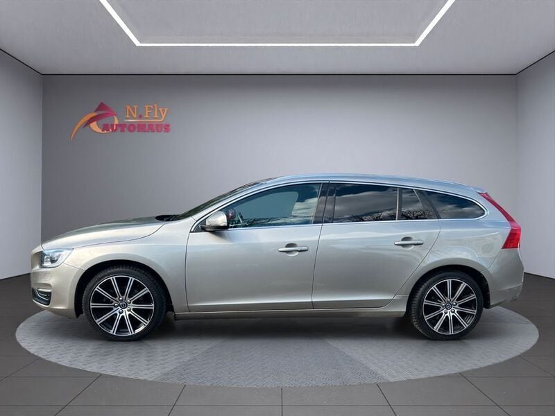 Gebraucht Volvo V60 Summum 245 PS (180 kW) 2016 Seashell / metallic Kombi
