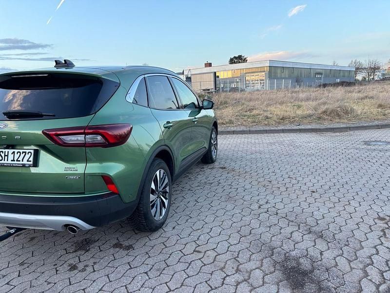 Gebraucht Ford Kuga Titanium 242 PS (177 kW) 2024 Grün SUV