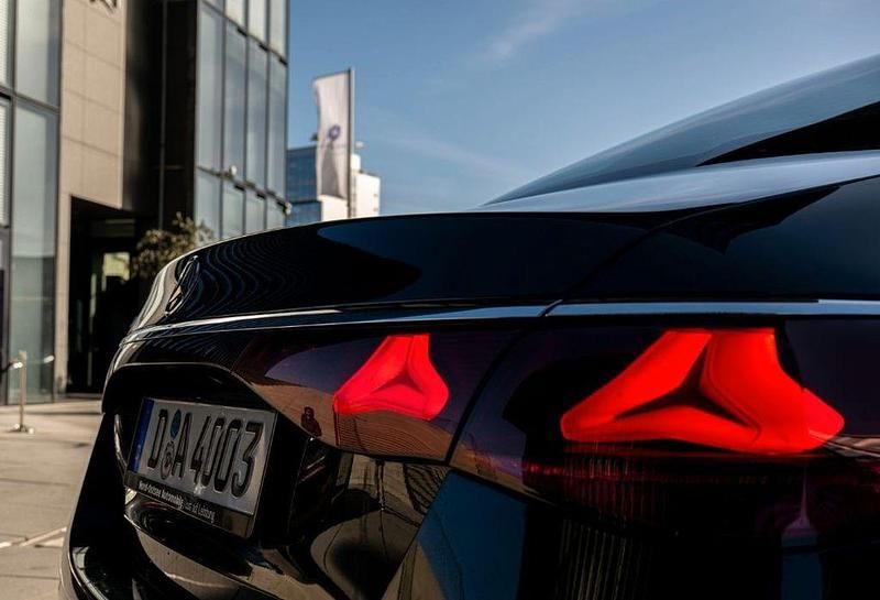 Gebraucht Mercedes E220 197 PS (144 kW) 2024 Schwarz Limousine