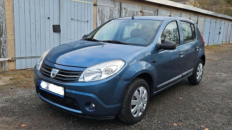 Blau Gebraucht 2009 Dacia Sandero Ambiance Limousine | 2.499 € (Fairer Preis) - Bild 1/4