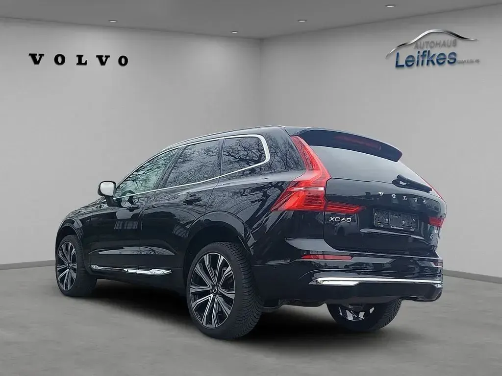 Gebraucht Volvo XC60 Plus 197 PS (144 kW) 2023 Onyx black / metallic SUV