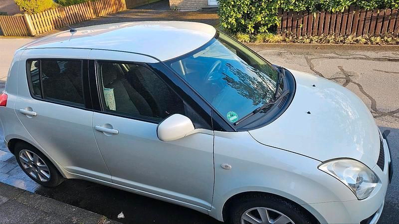 Gebraucht Suzuki Swift 92 PS (67 kW) 2009 Weiß Kleinwagen