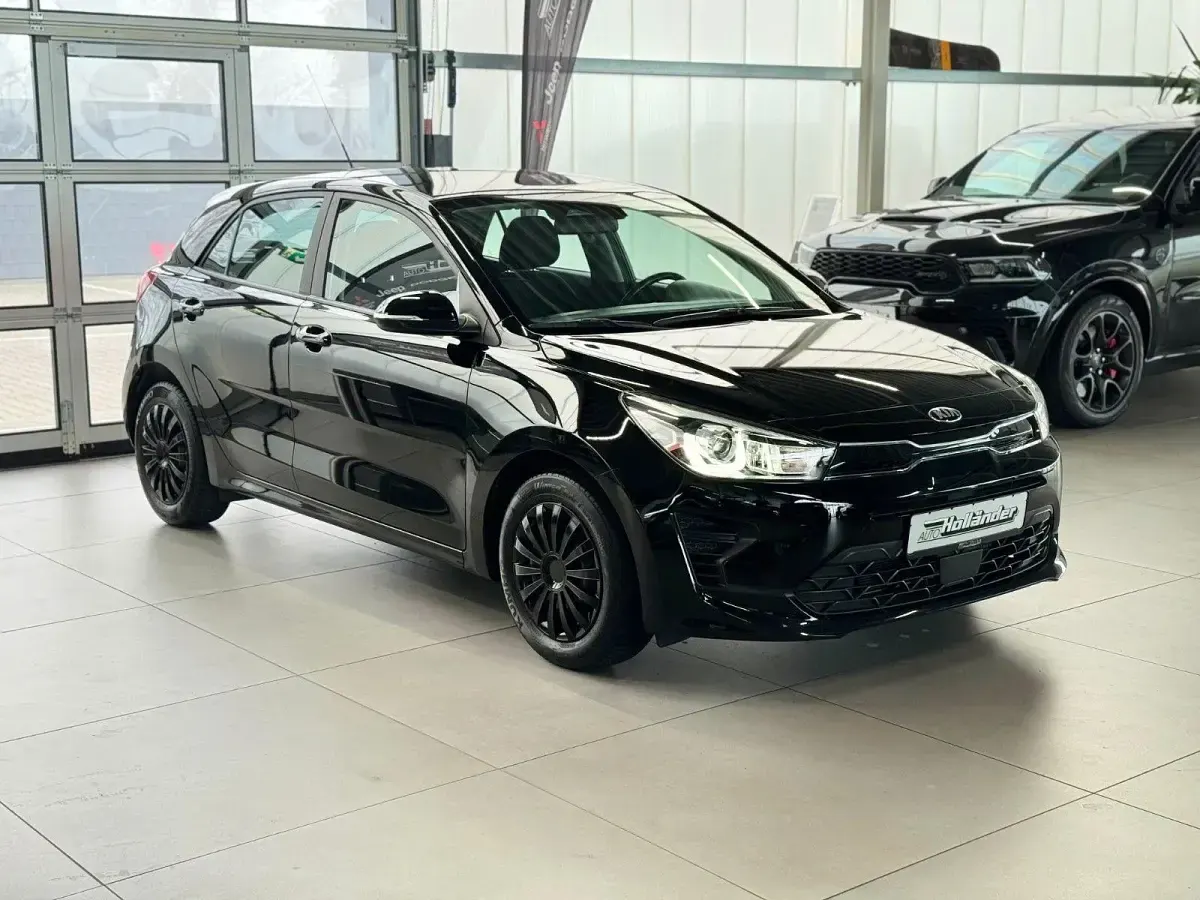 Używany Kia Rio Vision 101 KM (74 kW) 2021 Czarny Hatchback