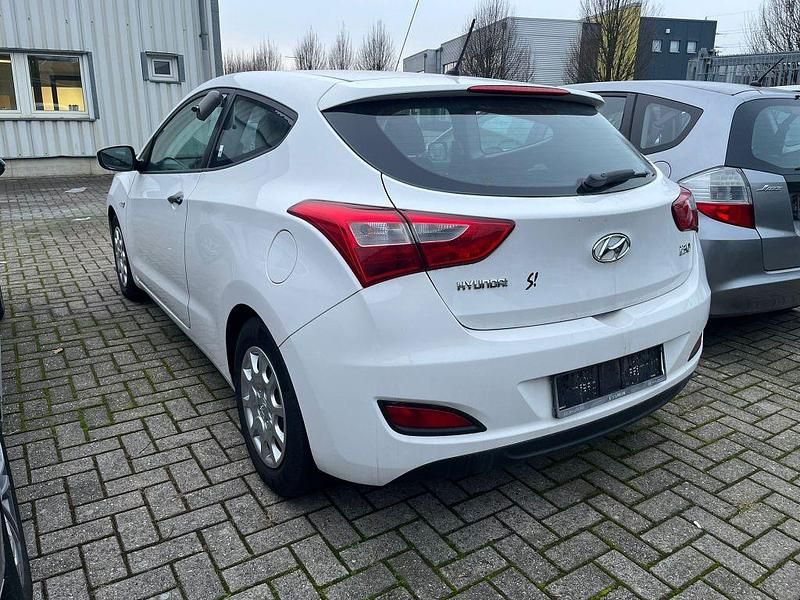 Gebraucht Hyundai i30 Classic 99 PS (72 kW) 2012 Weiß