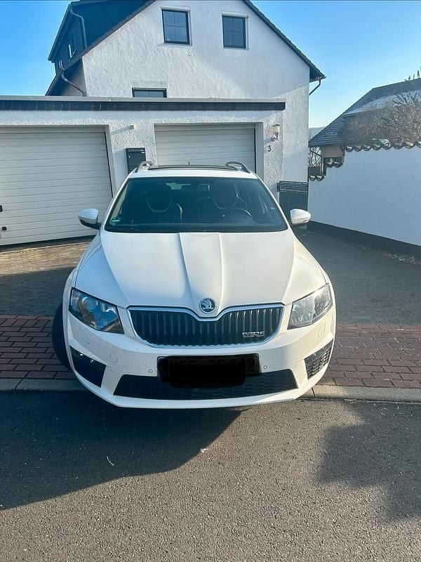 Weiß Gebraucht 2014 Skoda Octavia vRS Kleinwagen | 16.299 € (Teuer) - Bild 1/4