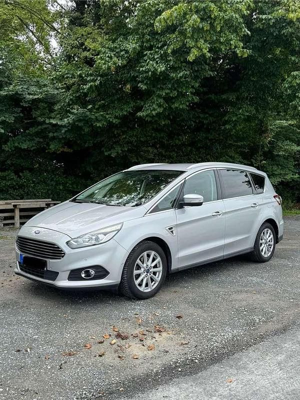 Silber Gebraucht 2017 Ford S-MAX Titanium Van / Kleinbus | 16.499 € (Fairer Preis) - Bild 1/4