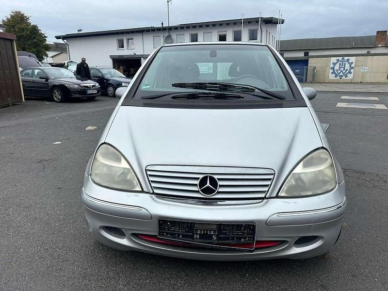 Grau Gebraucht 2002 Mercedes A190 Kleinwagen | 1.000 € (Fairer Preis) - Bild 1/4