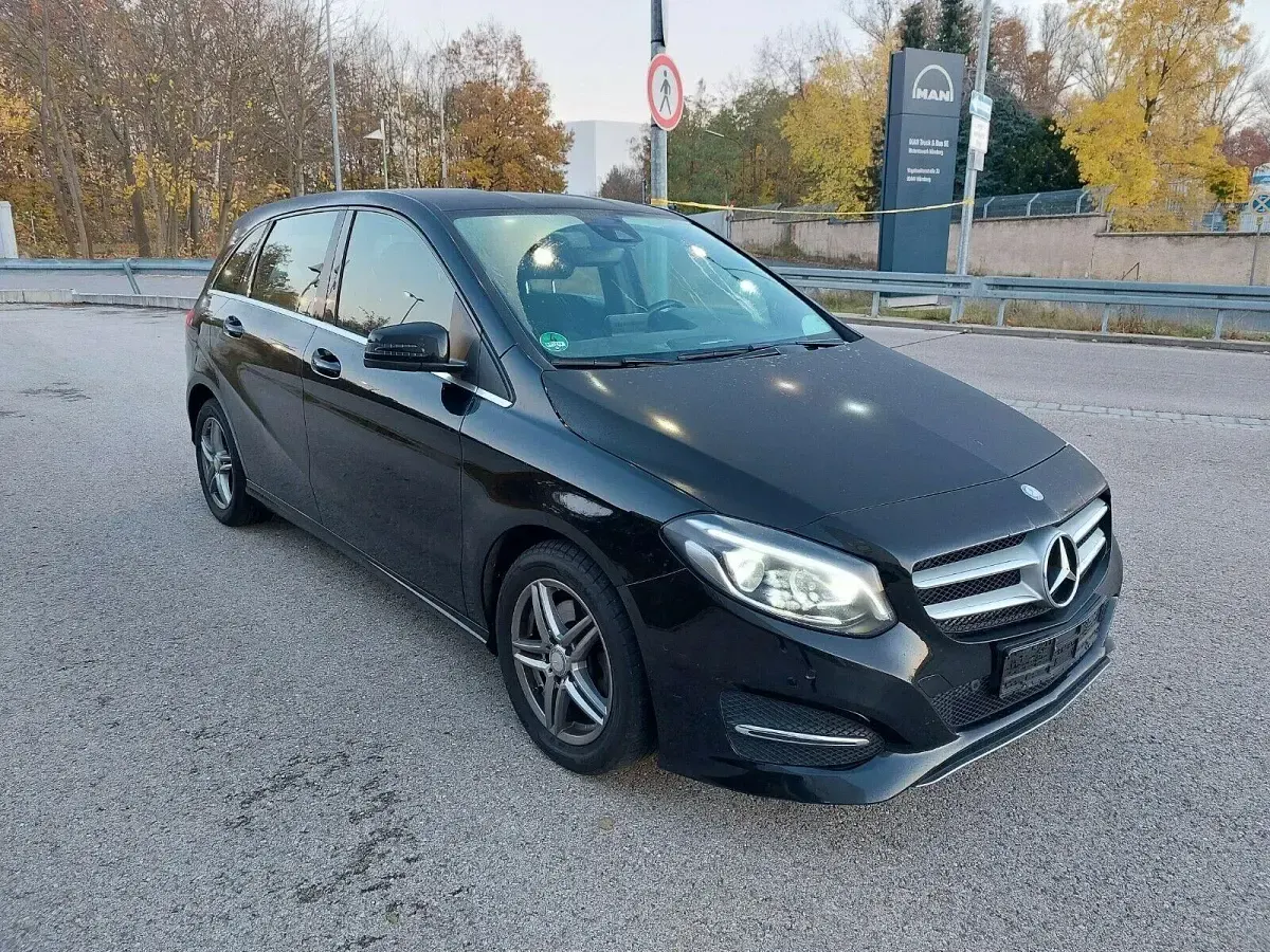 Gebraucht Mercedes B200 136 PS (100 kW) 2016 Schwarz Kleinwagen