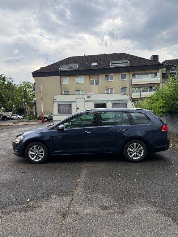 Blau Gebraucht 2017 VW Golf VII Comfortline Kombi | 10.600 € (Superpreis) - Bild 1/4