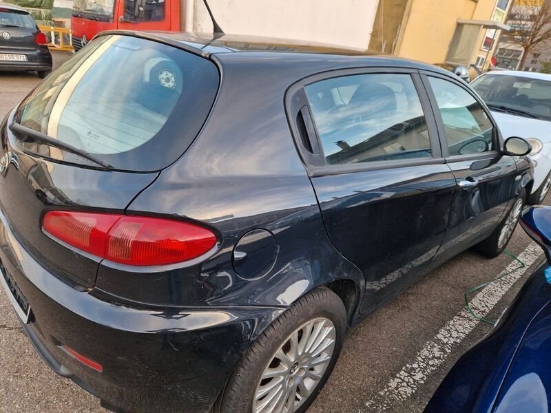 Gebraucht Alfa Romeo 147 105 PS (77 kW) 2008 Schwarz Kleinwagen