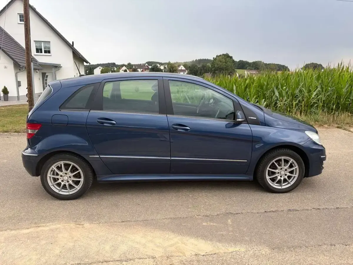 Gebraucht Mercedes B170 116 PS (85 kW) 2009 Blau Van / Kleinbus