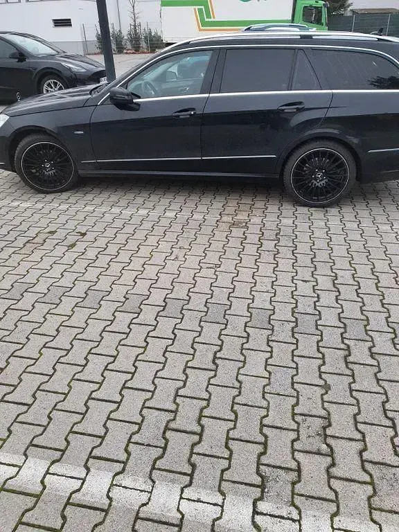 Gebraucht Mercedes 220 170 PS (125 kW) 2011 Schwarz Limousine