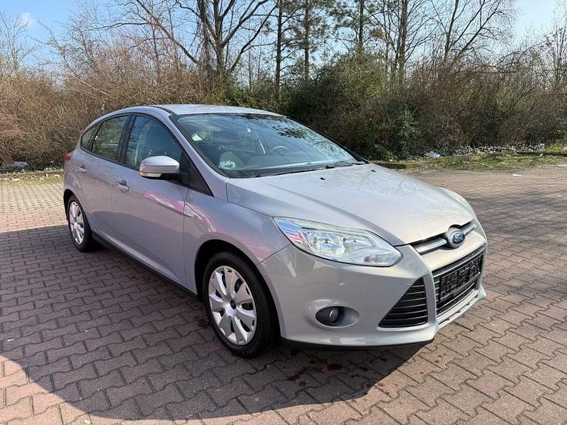 Gebraucht Ford Focus Ambiente 105 PS (77 kW) 2011 Grau Limousine